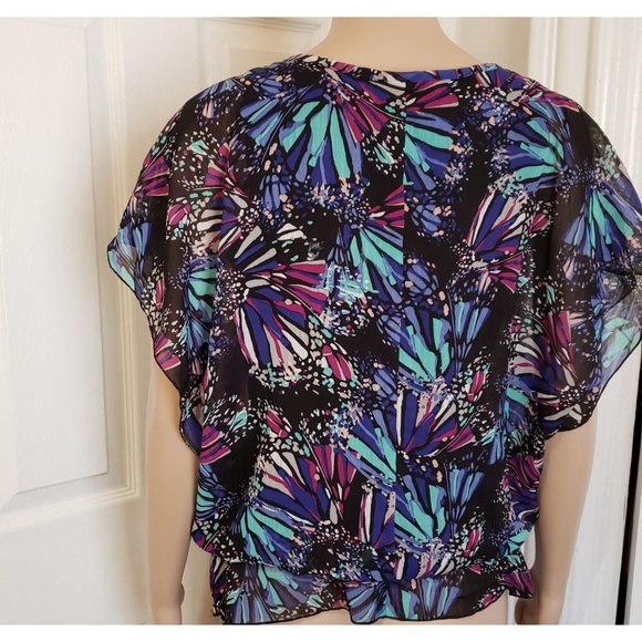 NWT| ELLE {FLORAL BUTTERFLY BATWING TOP} - Picture 5 of 9